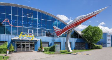 Dubendorf Hava Kuvvetleri merkezinin giriş