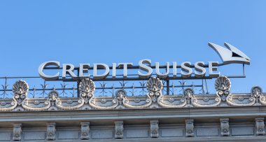 kredi suisse logo üstünde kredi suisse office