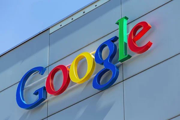 Google sign on the Google office buillding — Stock fotografie