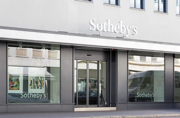 Zürih'te Sotheby's office giriş