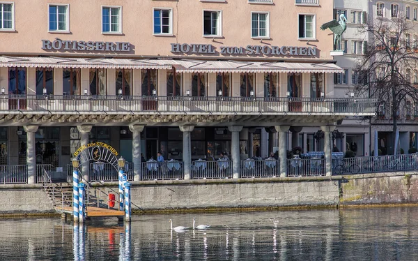 Limmat river and Hotel zum Storchen building — Stock fotografie