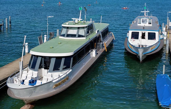 Ships at pier on the Lake Zurich — Stock Photo, Image