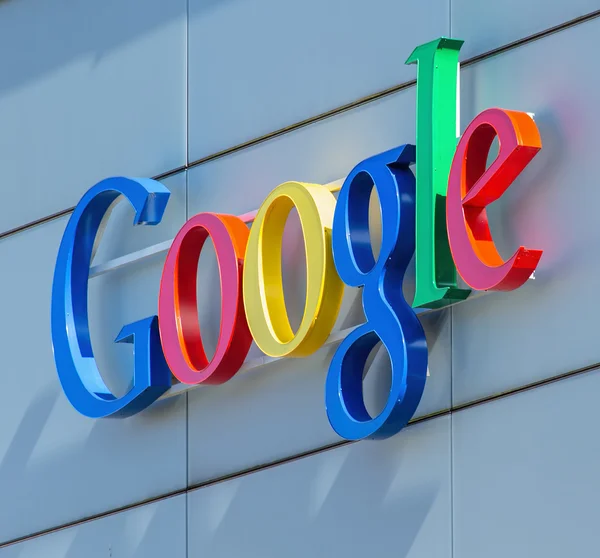 Google firma en el edificio de la oficina de Google — Foto de Stock