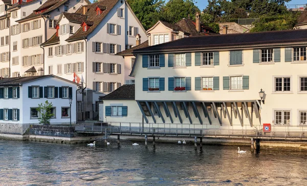 El casco antiguo de Zurich temprano en la mañana — Foto de Stock