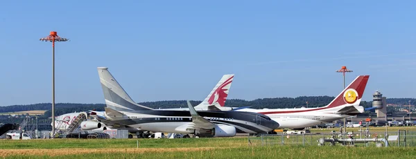 Jet i Zürichs flygplats — Stockfoto