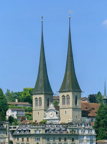 Aziz Leodegar Kilisesi kuleleri — Stok fotoğraf
