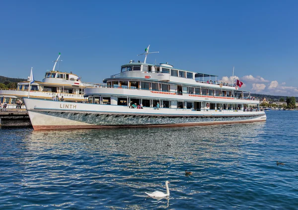 Lindeschiff am Pier in Zürich — Stockfoto