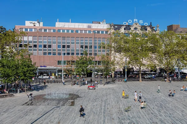 Zürih'te Sechselautenplatz Meydanı