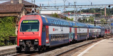 Winterthur ana tren istasyonu'na gelen tren