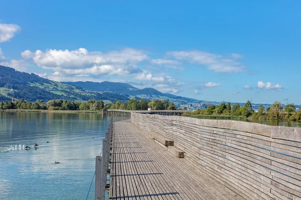 Wooden pedestrian bridge over the Lake Zurich — Stock Photo, Image