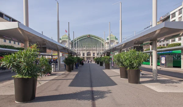 Basel Centralbahnplatz Meydanı tramvay durur — Stok fotoğraf