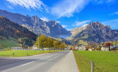 Engelberg Engelbergstrasse cadde boyunca görüntülemek