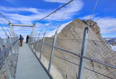 Titlis Cliff yürümek asma köprü