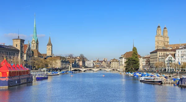 Veduta lungo il fiume Limmat a Zurigo — Foto Stock