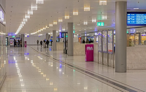 Unterirdischer Teil des Zürcher Hauptbahnhofs — Stockfoto