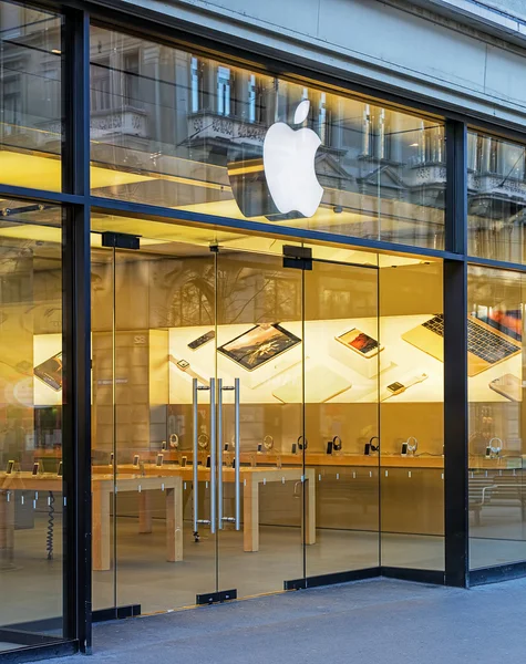 Apple store hi-res stock photography and images - Alamy