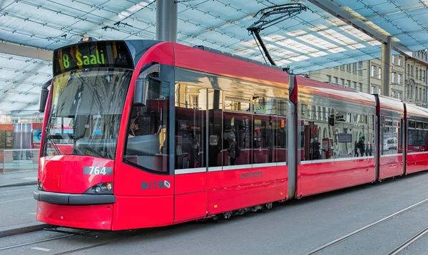 Rote Straßenbahn in Berlin — Stockfoto