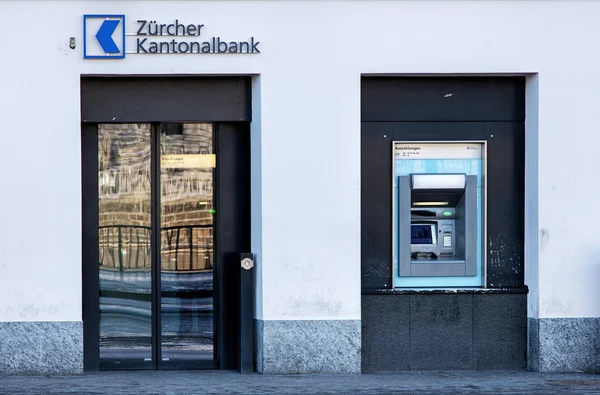 Вход в офис Кантонального банка Цюриха — стоковое фото