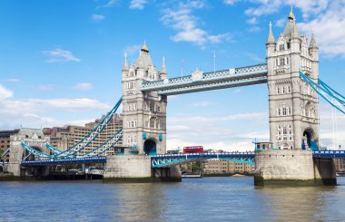 Londra 'daki kule köprüsü