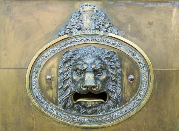 Mailbox with brass plated lion outside building, posta — Stock Photo, Image