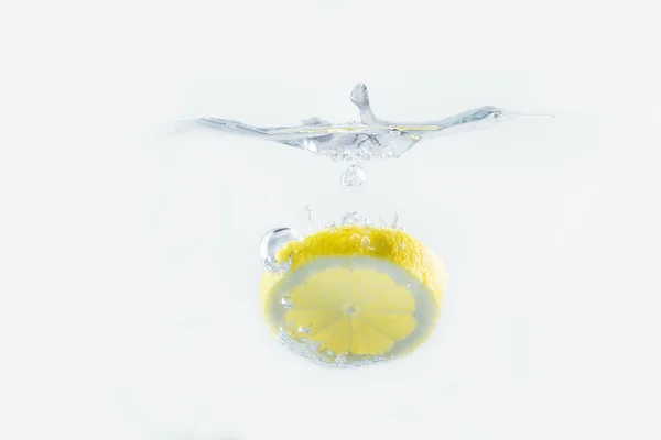 Zitrone und Wasser — Stockfoto