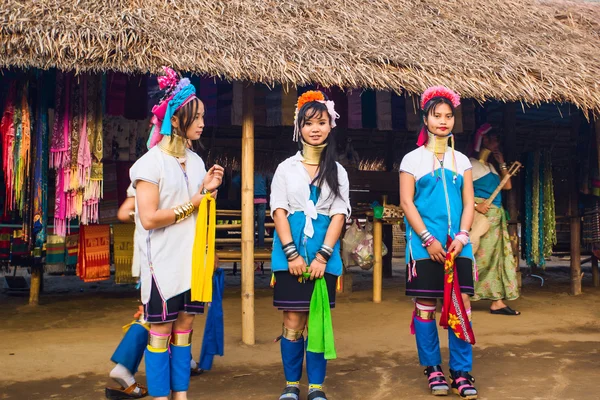 Девушки из племени Карен из Падаунга — стоковое фото