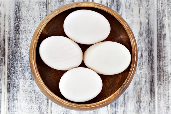 Duck eggs in brown wooden bowl — Stock Photo, Image