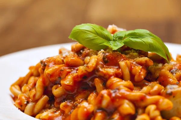 Gemelli pasta with tomato and zucchini sauce — Stockfoto