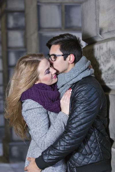 Attractive young couple in love — Stock Photo, Image