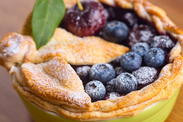 Gebak berry pie met bosbessen — Stockfoto