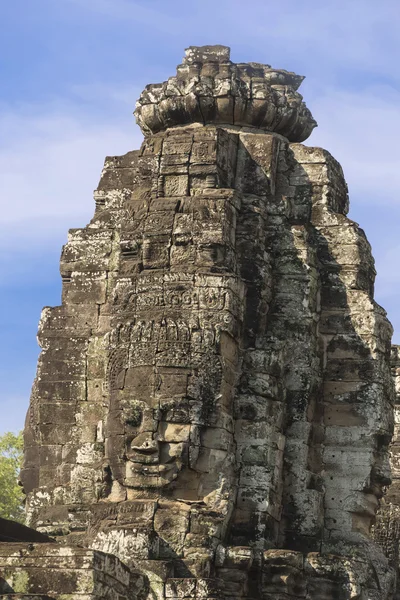 Kral Jayavarman VII antik taş yüzleri — Stok fotoğraf