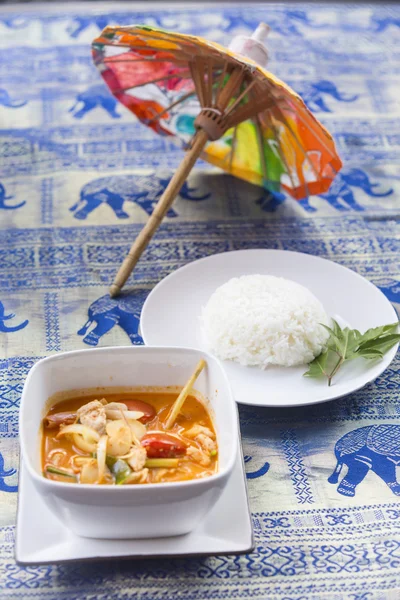 La sopa Tom Yum Goong - tailandés el plato más famoso —  Fotos de Stock