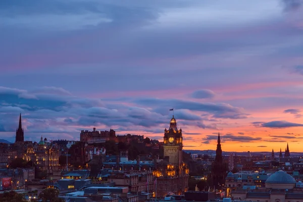 Edinburgh stad bij zonsondergang — Stockfoto