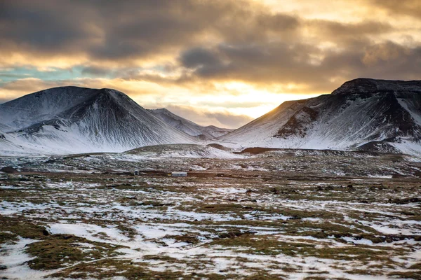 Snowy Icelandic mountains with dramatic cloudy sky — Stock Photo, Image