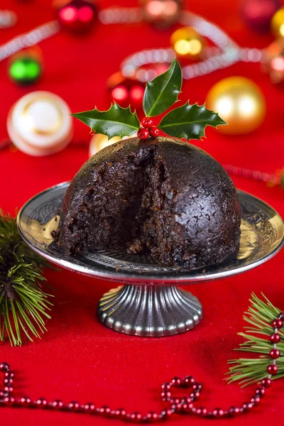 Christmas pudding  in festive setting — Stock Photo, Image