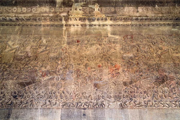 Барельеф древних кхмеров в храме Ангкор-Ват, Камбоджа — стоковое фото