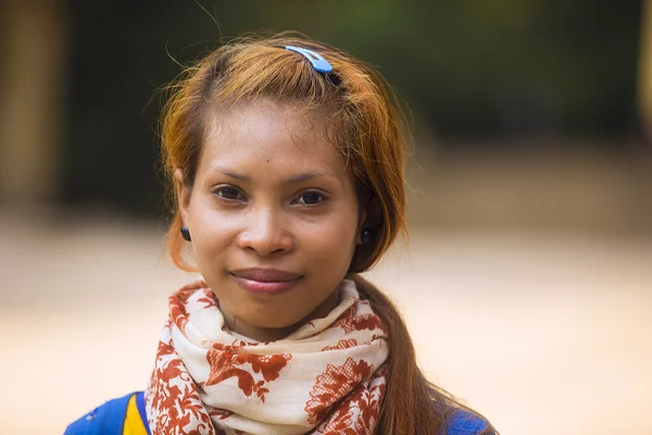 Capelli rossi non identificati ragazza cambogiana — Foto Stock