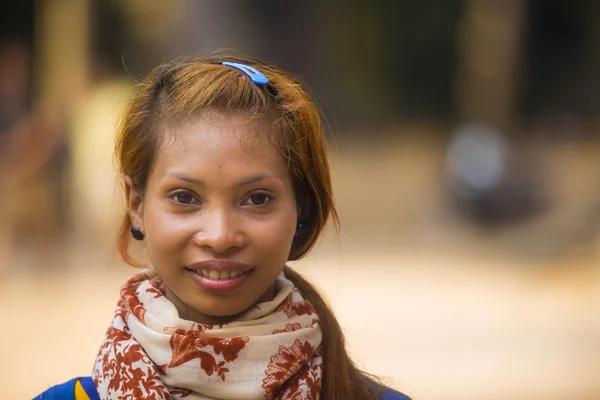 正体不明の赤髪カンボジアの少女 — ストック写真