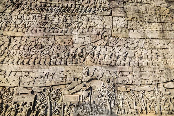 Historische Khmer bas-reliëf toont hindoe legende scènes bij Bayon t — Stockfoto