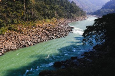 Ganga nehir manzarası, kutsal Hint yeri Rishikesh yürüyüş