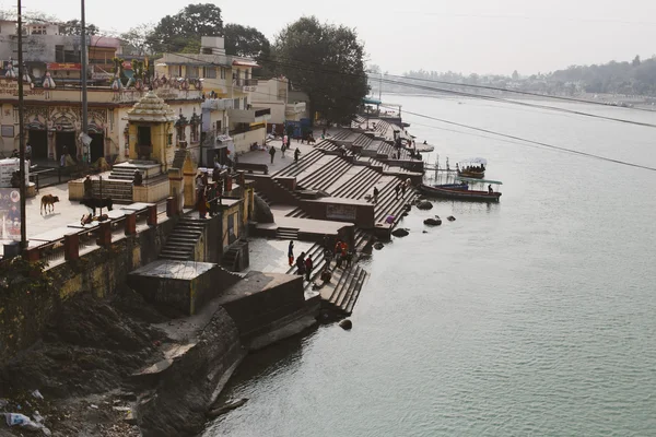 Ghat view from Ramjula bridge, Rishikesh - holy Indian place — Stock Photo, Image