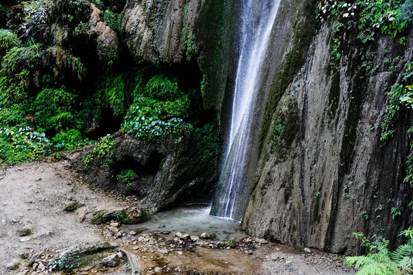 Patna wasserfall in der nähe von rishikesh, indien — Stockfoto