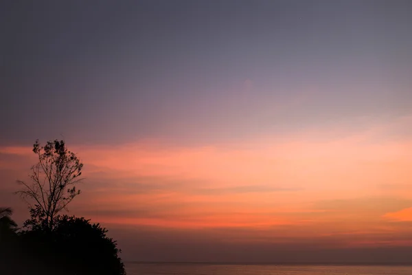 Hermosa puesta de sol en Gokarna - famoso destino turístico en Indi — Foto de Stock