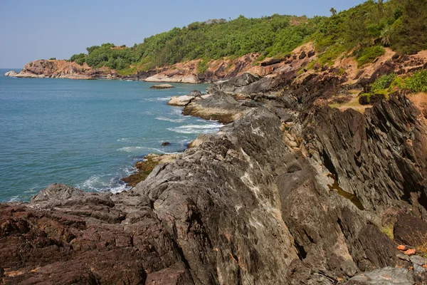 Okyanusa güzel engebeli sahil şeridi Gokarna tropikal görünüm