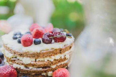 Berry düğün pastası yakın çekim
