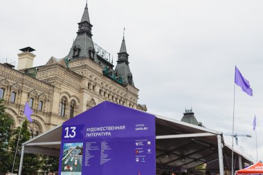 Moskova, Rusya - 05 Haziran 2016: Kızıl Meydan'da Açık Kitap Fuarı