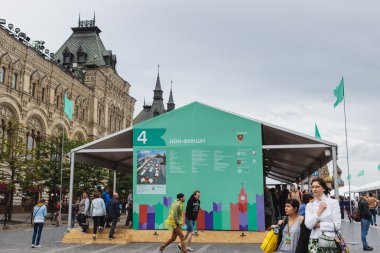 Moskova, Rusya - 05 Haziran 2016: Kızıl Meydan'da Açık Kitap Fuarı