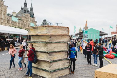 Moskova, Rusya - 05 Haziran 2016: Kızıl Meydan'da Açık Kitap Fuarı