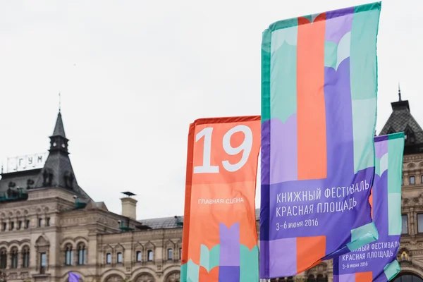 Moskva, Rusko-05, 2016: otevřený knižní veletrh na Rudém náměstí — Stock fotografie