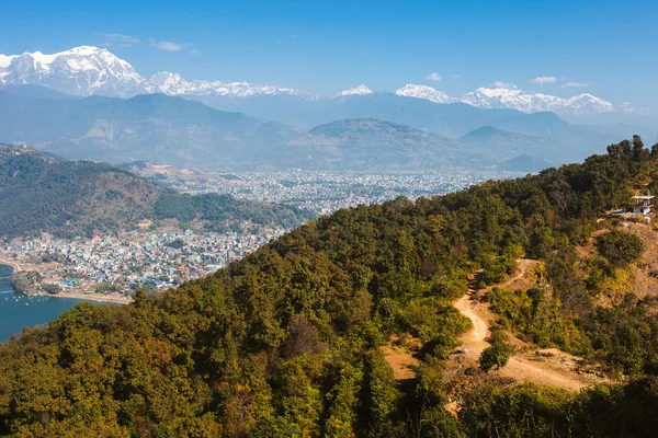 View of Phewa lake and Annapurna mountain  range — Stock Photo, Image